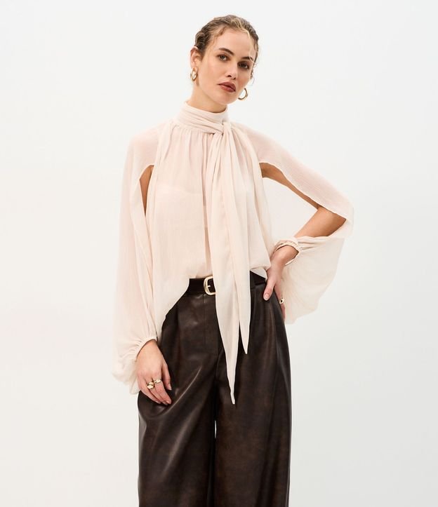 Blusa Amplia en Chiffon con Cuello Lazo y Recortes Vazados