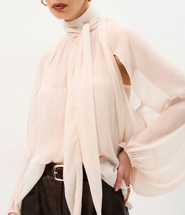 Blusa Amplia en Chiffon con Cuello Lazo y Recortes Vazados 3