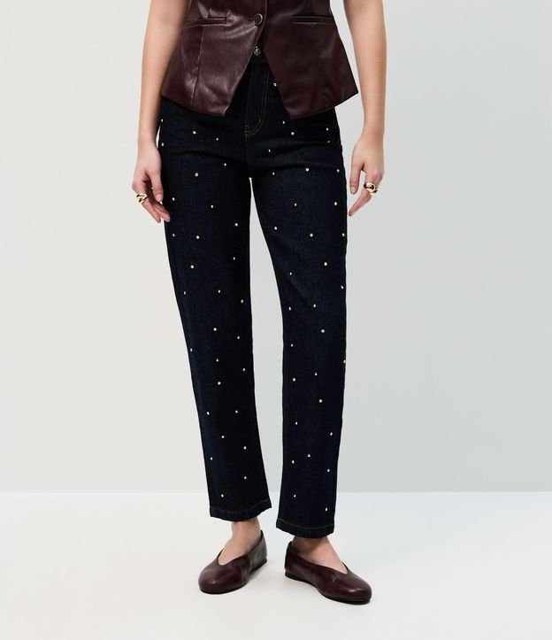 Pantalón de Jean Mom con Remaches y Cintura Alta 3