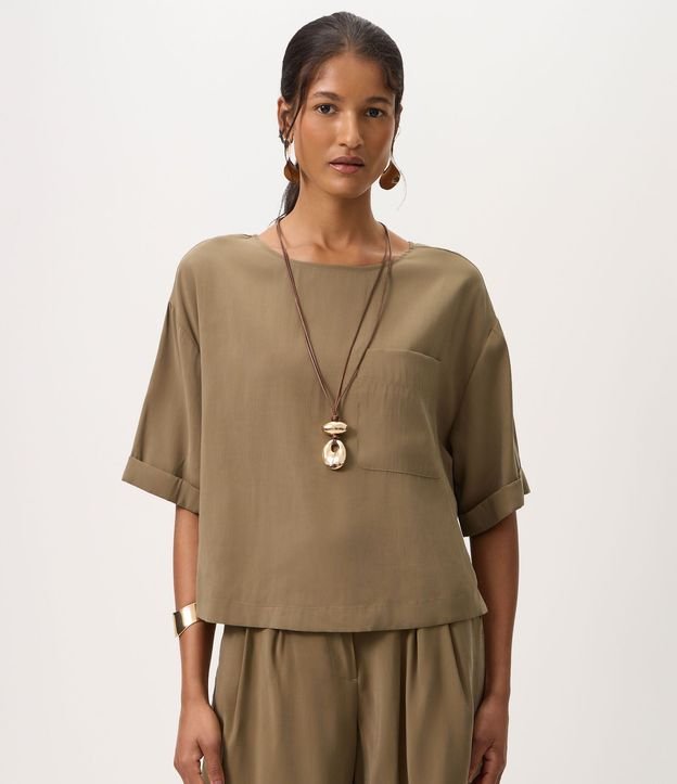 Blusa Amplia en Viscosa con Aplicación de Bolsillo Delantero