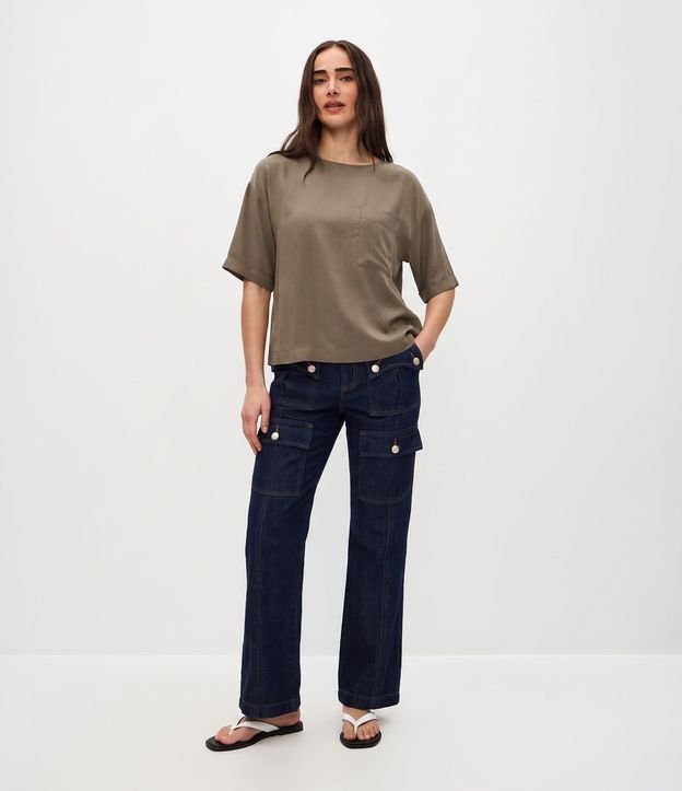 Blusa Amplia en Viscosa con Aplicación de Bolsillo Delantero 2