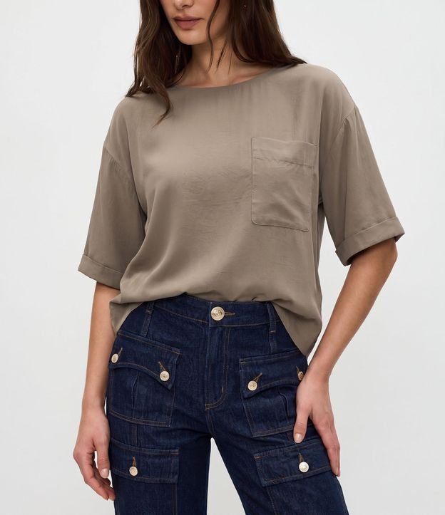 Blusa Amplia en Viscosa con Aplicación de Bolsillo Delantero 3