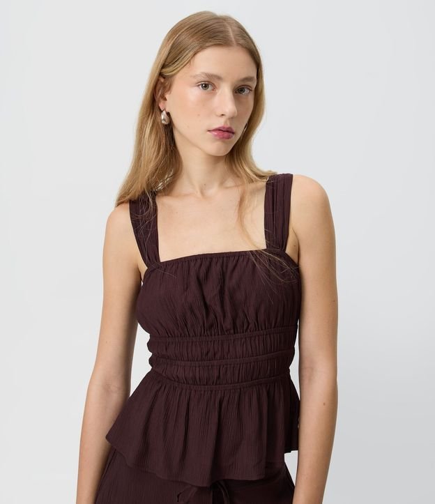 Blusa en Viscosa Texturizada con Breteles Anchos y Fruncidos 1
