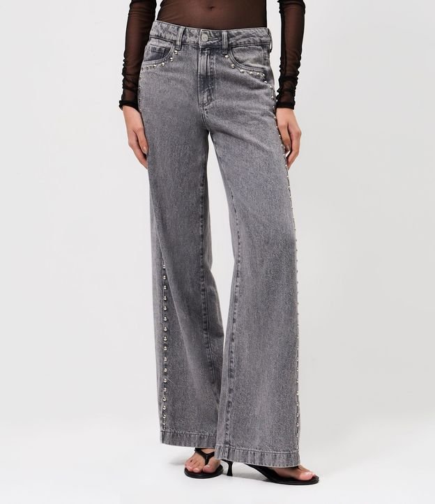 Pantalón Wide en Jeans con Cintura Baja y Tachuelas Aplicado 2