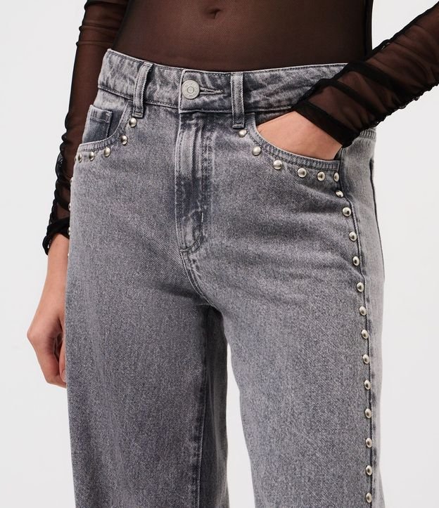 Pantalón Wide en Jeans con Cintura Baja y Tachuelas Aplicado 3