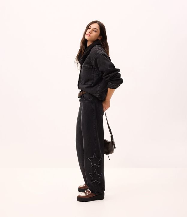 Pantalón Baggy en Jeans con Recortes de Estrellas y Cintura Mediana