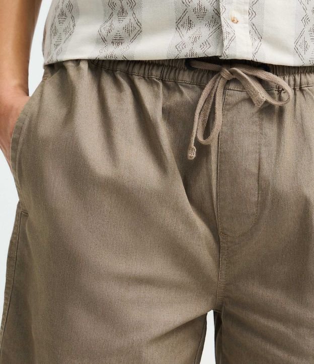 Bermuda en Sarga Texturizada con Cintura Elástica 3