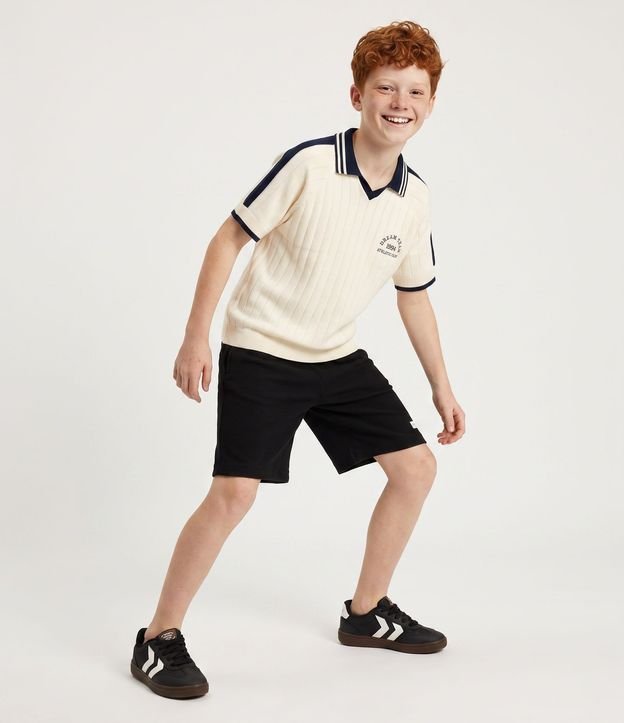 Remera Infantil Relaxed con Cuello Polo y Lettering Localizado – Talle 5 a 14 años 2