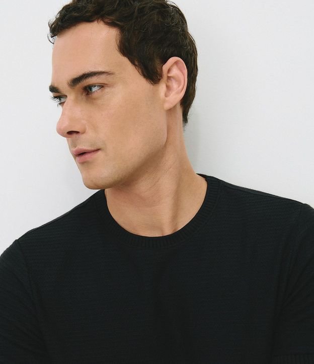 Remera Texturizada con Algodón y Cuello Redondo 3