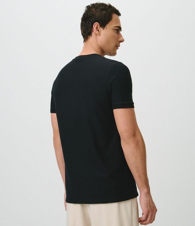 Remera Texturizada con Algodón y Cuello Redondo 4