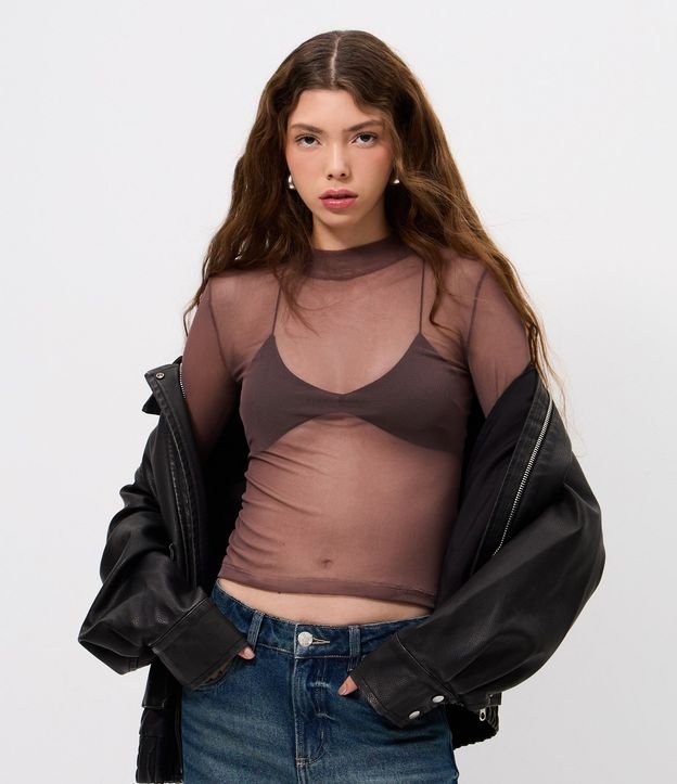Blusa en Tule con Cuello Alto y Fruncidos