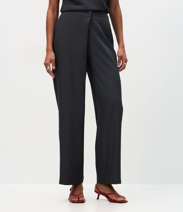 Pantalón Sastrer con Tiro Alto y Cruce Frontal 3