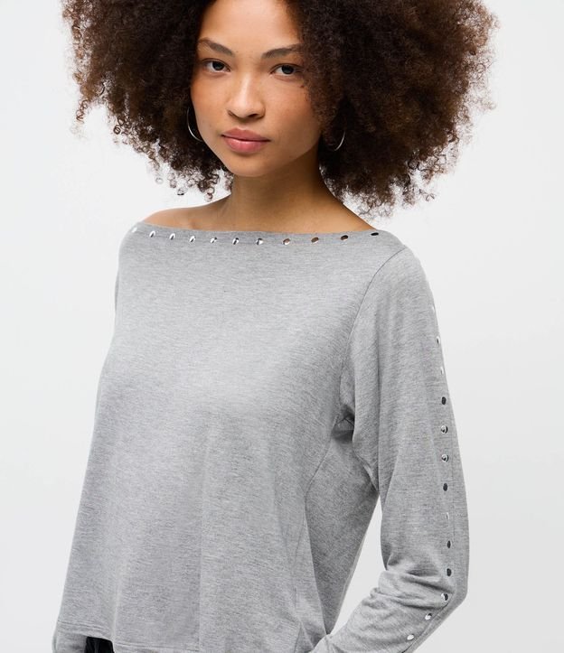 Blusa Hombro a Hombro en Viscolino con Tachuelas Contrastantes 3