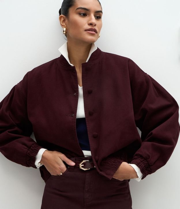 Campera Bomber en Sarga con Botones Forrados y Ajustes