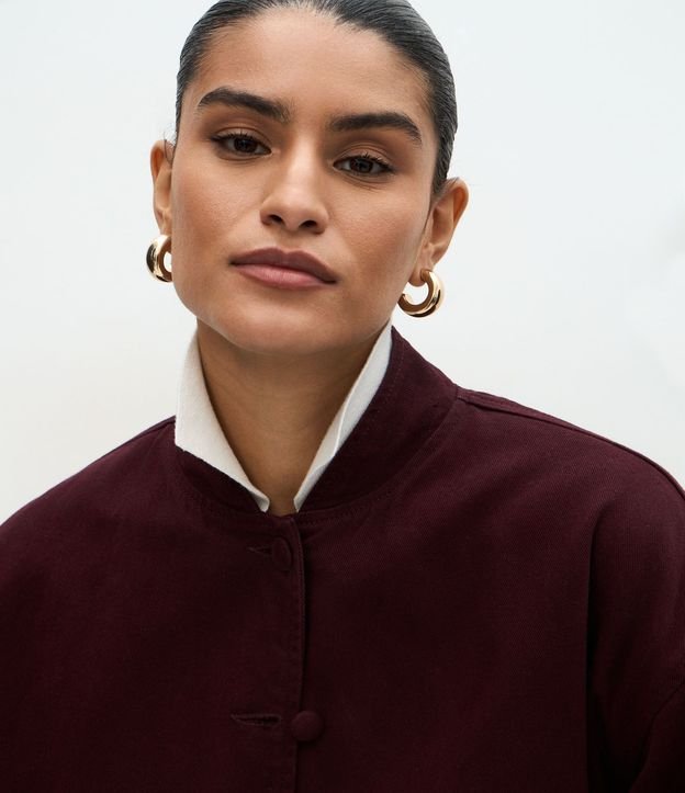 Campera Bomber en Sarga con Botones Forrados y Ajustes 3