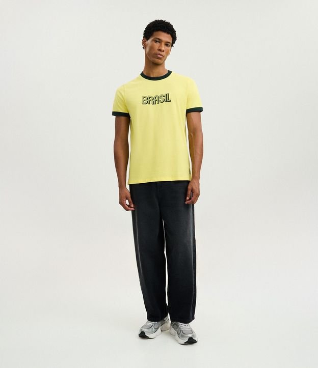 Remera Deportiva Dry con Lettering Brasil y Bies Contrastante