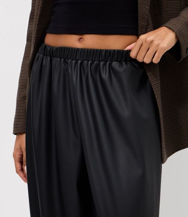 Pantalón Aladim en PU con Ruedo Ajustado 3