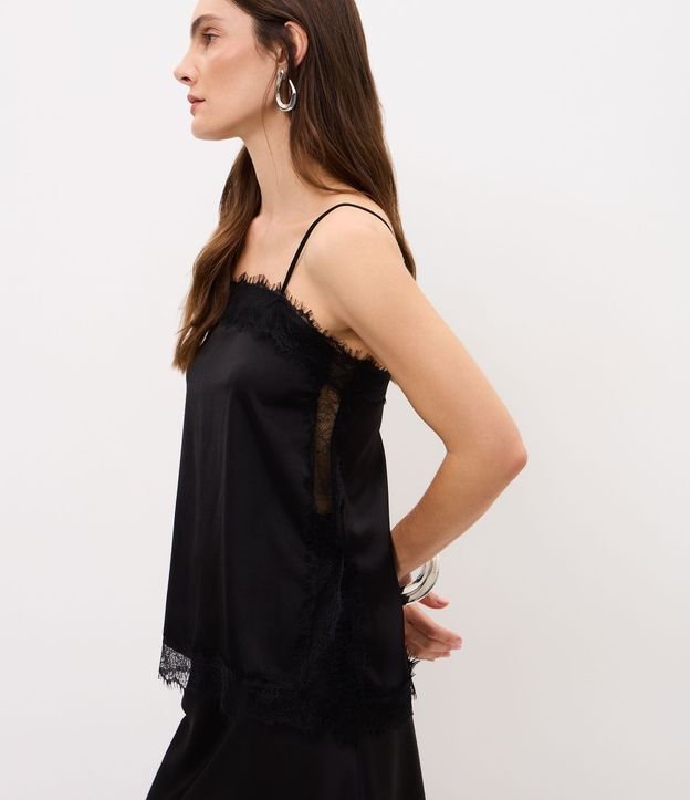 Blusa Satinada con Escote Cuadrado y Encaje Aplicado 3