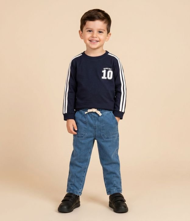 Remera Infantil con Lettering Gam Day 10 y Rayas en las Mangas – Talle 1 a 6 años