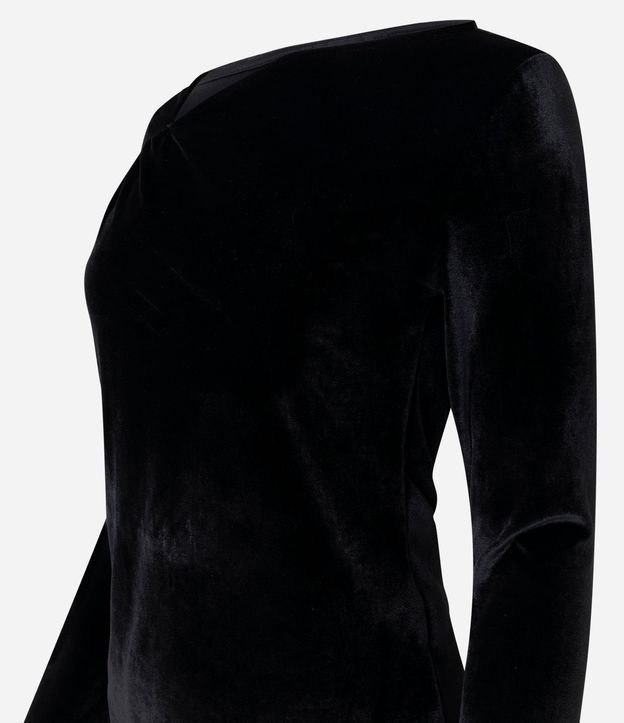 Blusa en Terciopelo con Escote Asimétrico 6