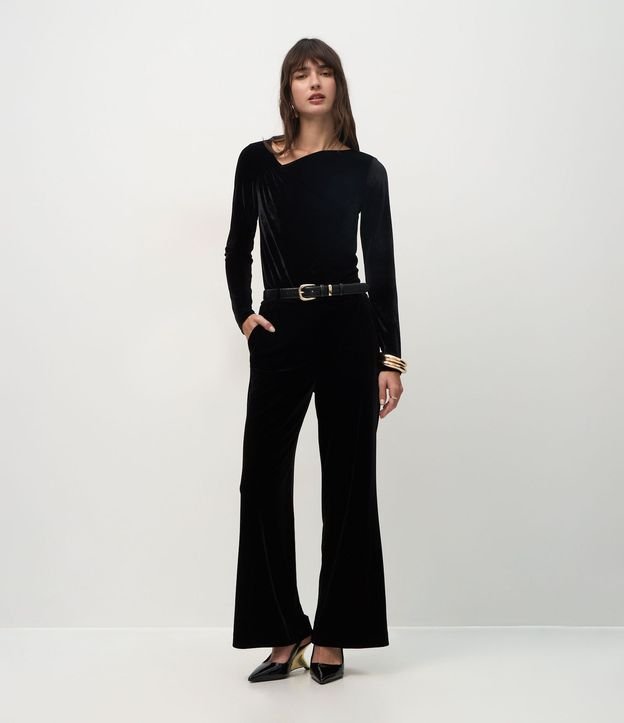 Blusa en Terciopelo con Escote Asimétrico