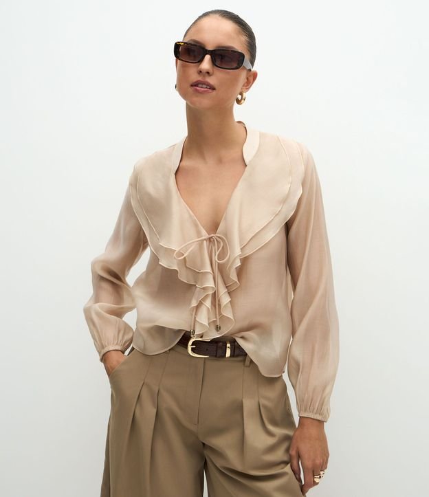 Blusa Amplia en Organza con Escote en V y Volados