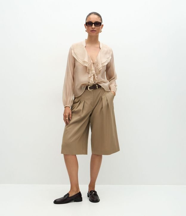 Blusa Amplia en Organza con Escote en V y Volados 2