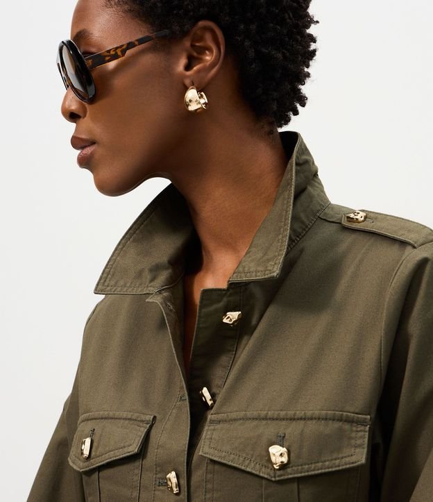 Campera Parka en Sarga con Bolsillos Utilitários y Cinturón 4