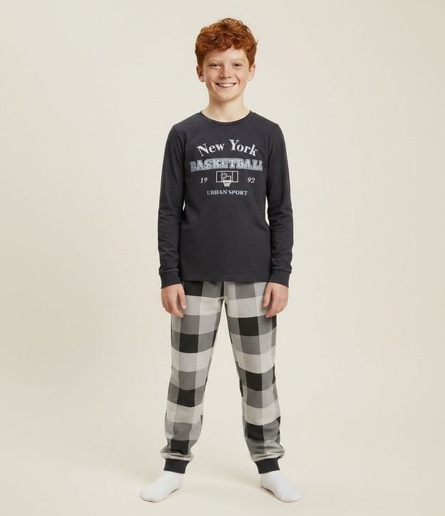 Pijama Infantil con Estampa de Baloncesto y Pantalón de Cuadros – Talle 7 a 16 años