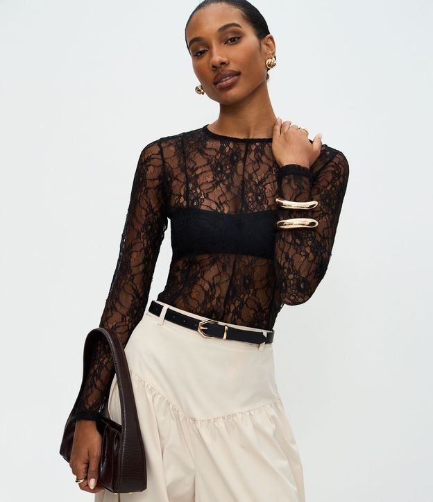 Blusa en Encaje Delicada con Mangas Largas 1