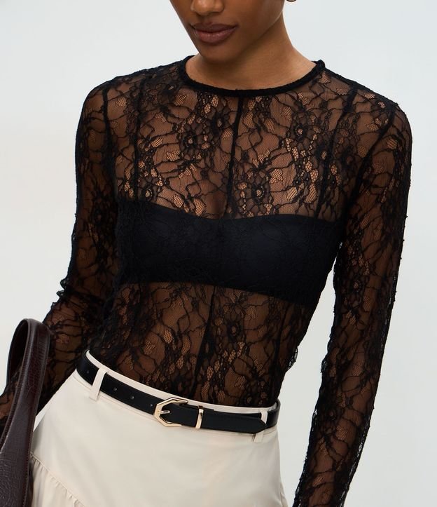 Blusa en Encaje Delicada con Mangas Largas 4