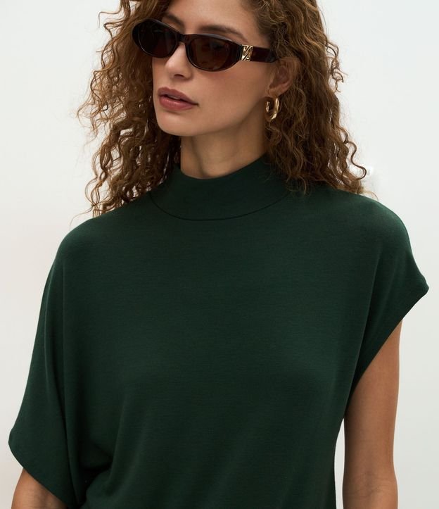 Blusa Asimétrica en Malla con Cuello Alto 3