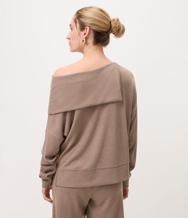 Blusa en Anarruga con Cuello Boba 4