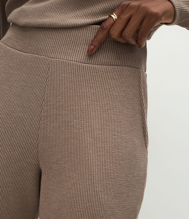Pantalón Recto en Anarruga con Cintura Elástica y Bolsillos Laterales 4