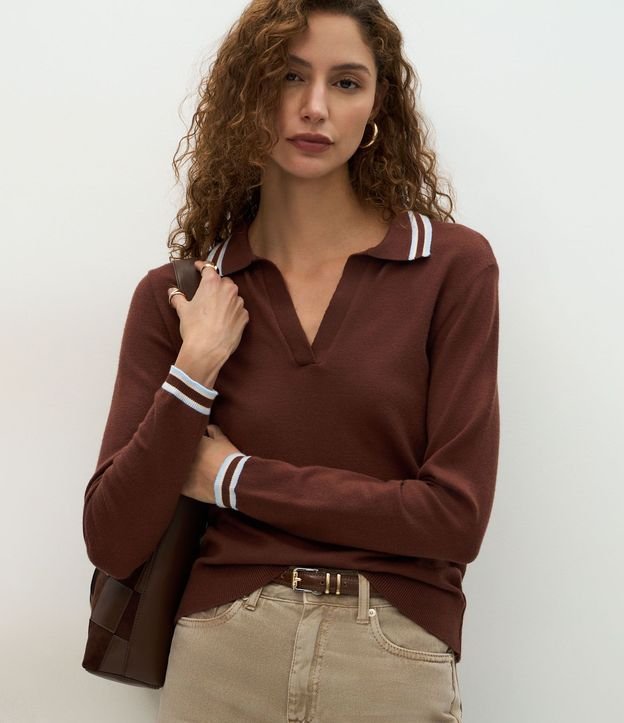 Blusa en Punto con Cuello Polo y Biés Contrastantes
