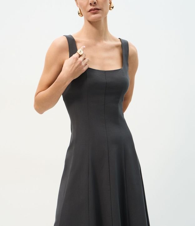 Vestido Evasê Midi en Viscosa con Escote Cuadrado y Recortes 4