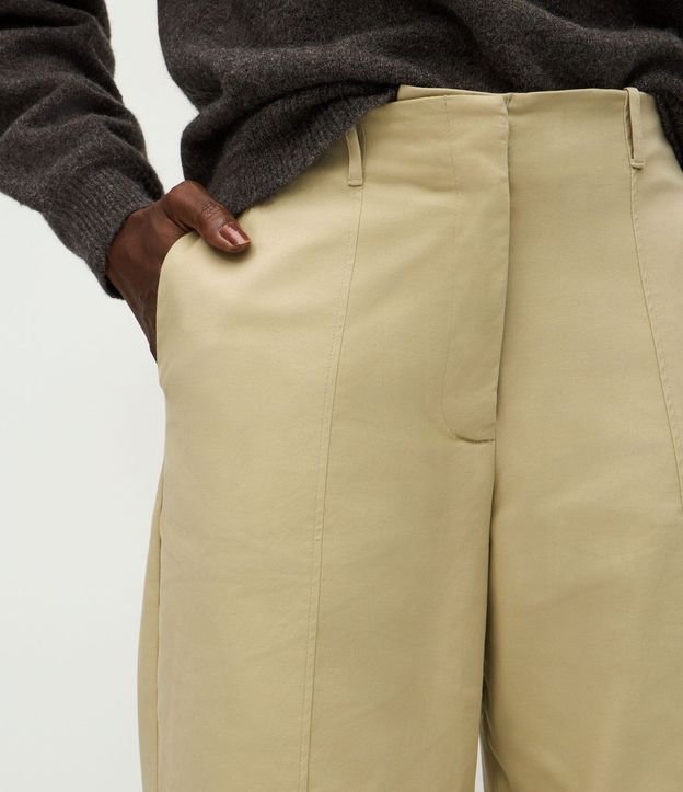 Pantalón Barrel en Sarga con Cintura Estructurada 4