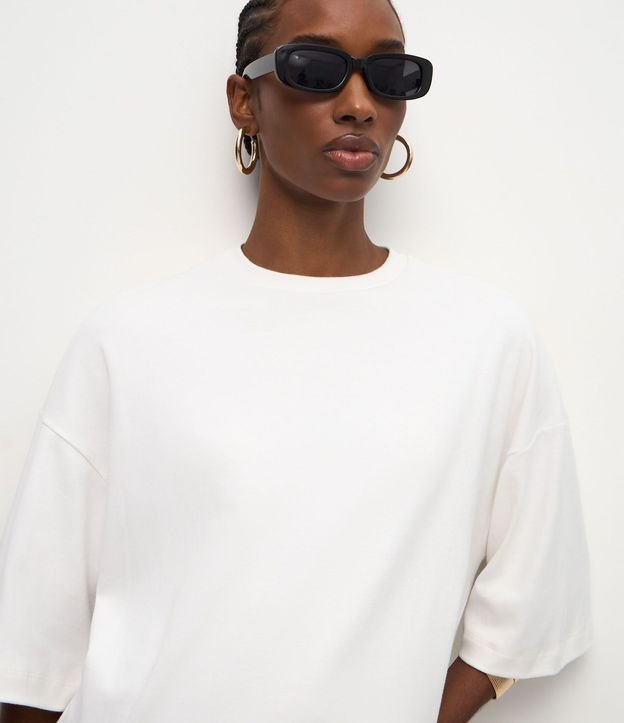 Remera Oversized en Algodón con Encaje Asimétricoen el Ruedo 3