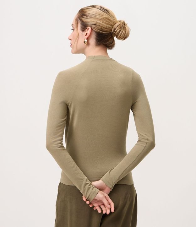 Blusa en Viscosa con Fruncido en el Hombro 4