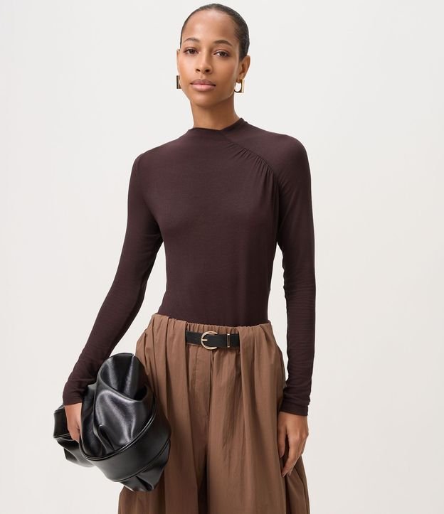 Blusa en Viscosa con Fruncido en el Hombro