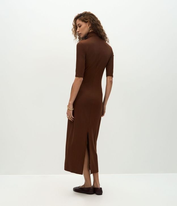 Vestido Midi Ajustado con Cuello Alto y Fenda Trasera 4