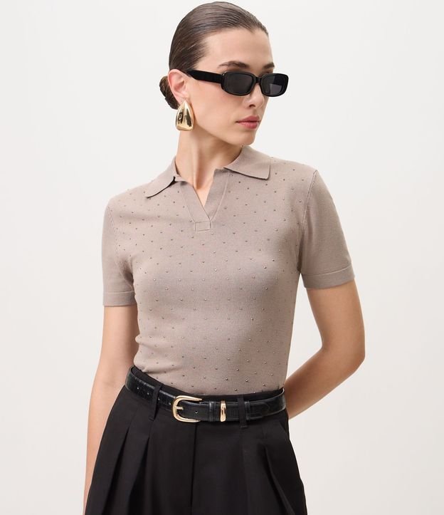Blusa Polo en Punto con Aplicación de Brillos