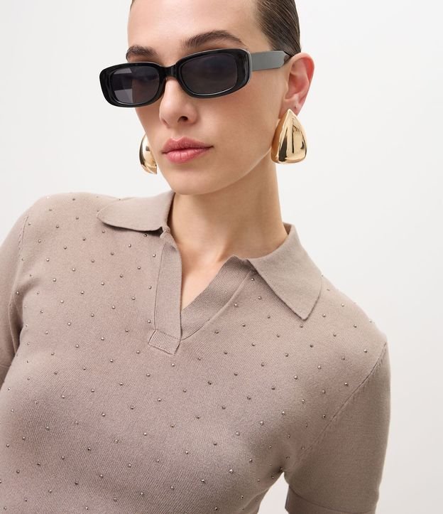 Blusa Polo en Punto con Aplicación de Brillos 3