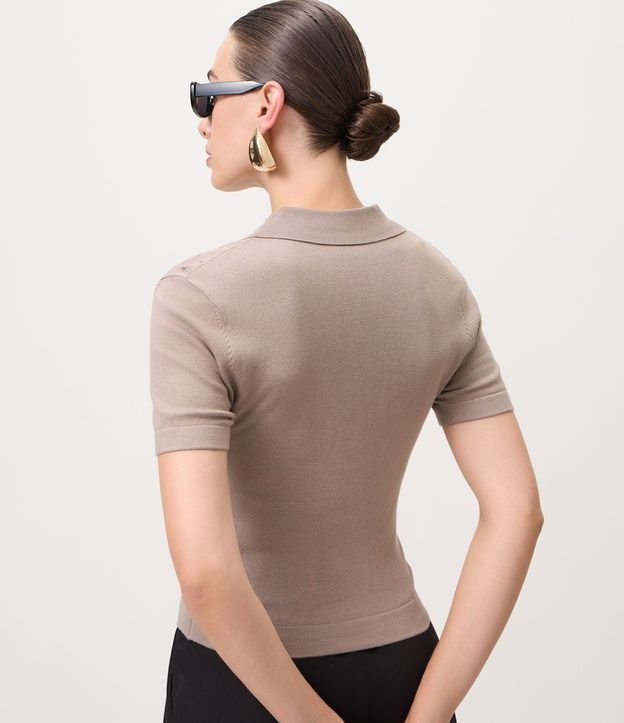 Blusa Polo en Punto con Aplicación de Brillos 4