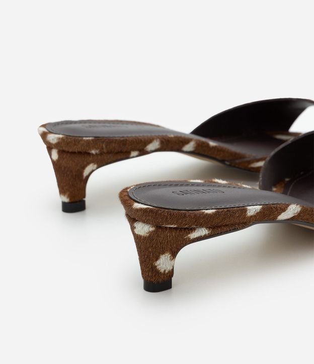 Sandalia Mule en Cuero con Estampado Animal Print 4