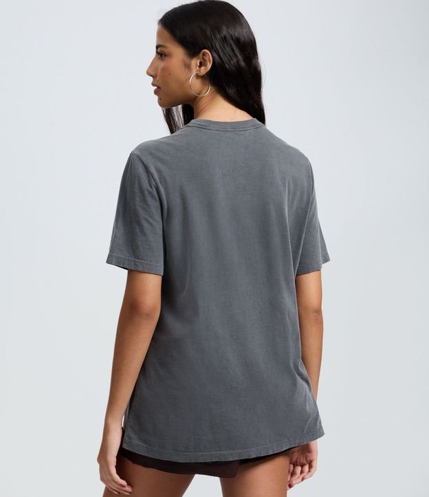 Remera Desteñida con Estampa de Queen 4