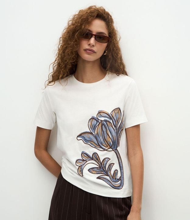 Blusa en Algodón con Estampado de Flor Bordada