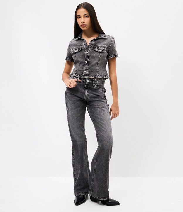 Pantalón Flare en Jeans con Cintura Mediana