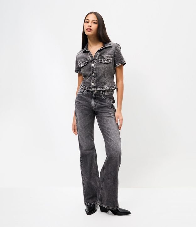 Pantalón Flare en Jeans con Cintura Mediana 2