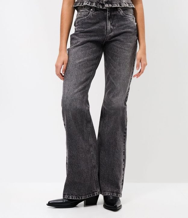 Pantalón Flare en Jeans con Cintura Mediana 3